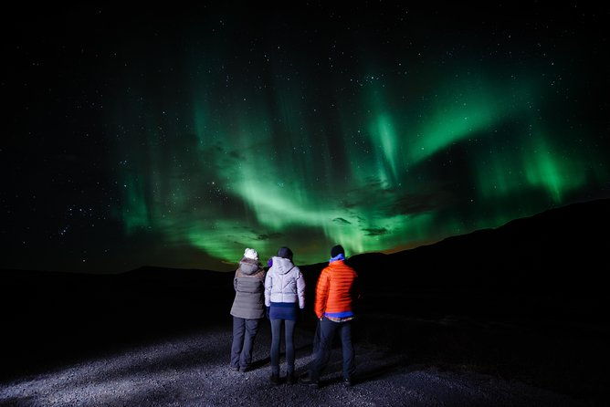 northern-lights-minibus-tour-with-hot-cocoa-blankets-photos