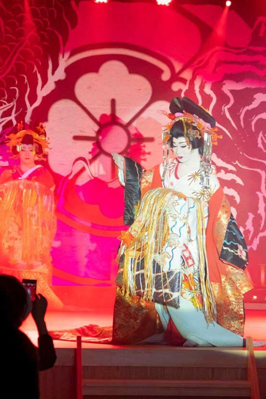 osaka-taishu-engeki-show-and-hot-spring-experience-in-minoo