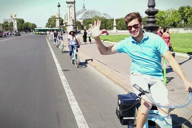 paris-highlights-bike-tour-eiffel-tower-louvre-and-notre-dame