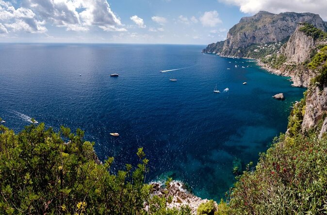 private-boat-tour-of-capri-from-sorrento