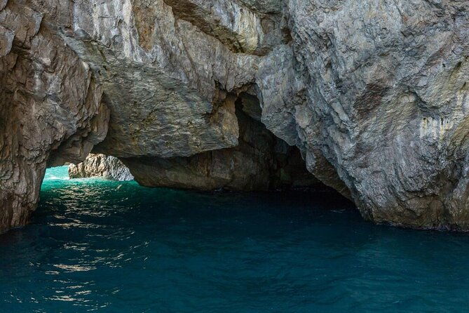 small-group-capri-island-boat-ride-with-swimming-and-limoncello