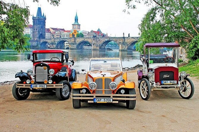 1-hour-old-timer-convertible-prague-sightseeing-tour