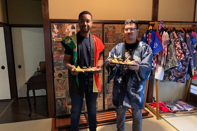 1-hour-sushi-workshop-with-local-instructor-in-kyoto-japan