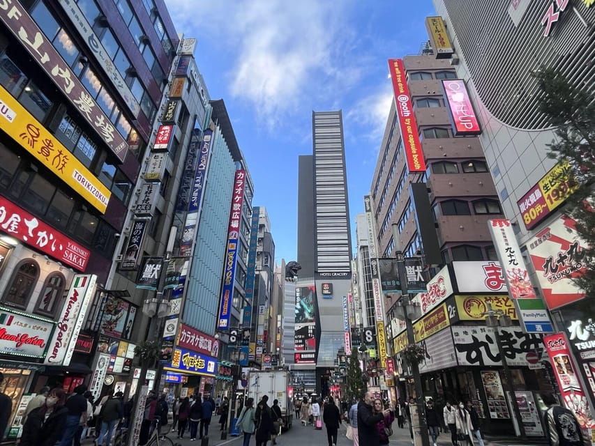 1-day-walking-tour-in-shinjuku-and-shibuya-the-best-of-both