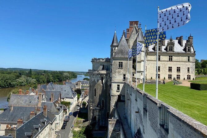 3-loire-castles-live-guided-small-group-trip-by-minivan-winery
