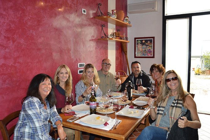 4-wines-tasting-with-2-tuscan-cheeses-tour-at-the-winery
