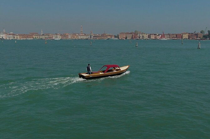 5-hour-guided-tour-of-the-magic-islands-by-vintage-boat-in-venice