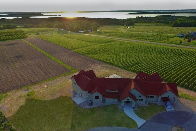 5-Hour Traverse City Wine Tour: 4 Wineries on Old Mission Peninsula