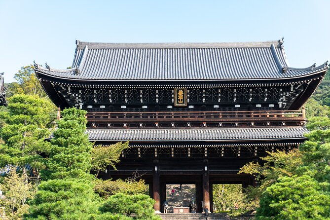 a-tour-to-explore-kyotos-autumn-foliage-at-kiyomizu-dera-temple