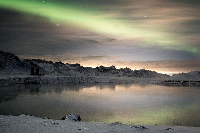 all-inclusive-very-small-group-northern-lights-with-photographs