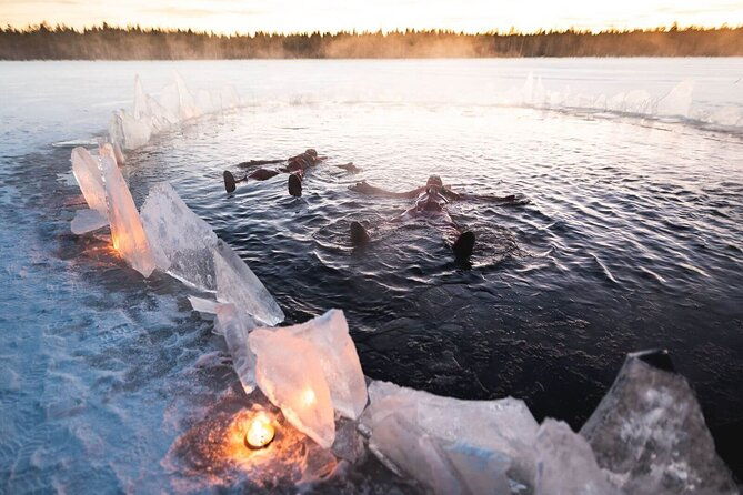 aurora-arctic-ice-floating-in-rovaniemi-small-group