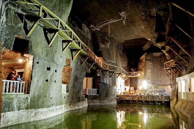 auschwitz-birkenau-and-salt-mine-full-day-tour