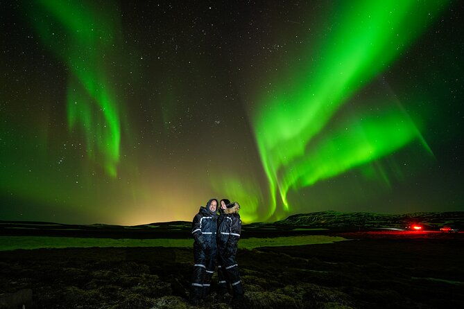 award-winning-northern-lights-tour-with-photos-warm-snowsuit
