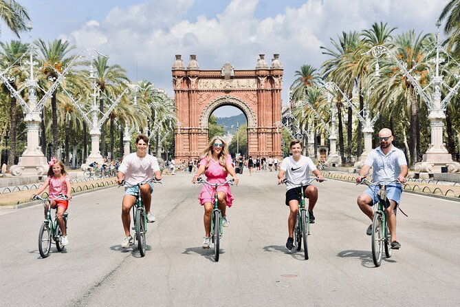 barcelona-sightseeing-by-bike-with-photo-shooting-and-tapas