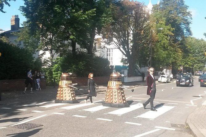 beatlesn-more-rockn-roll-private-taxi-tour