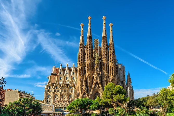 best-of-barcelona-sagrada-familia-park-guell-tour-with-pick-up