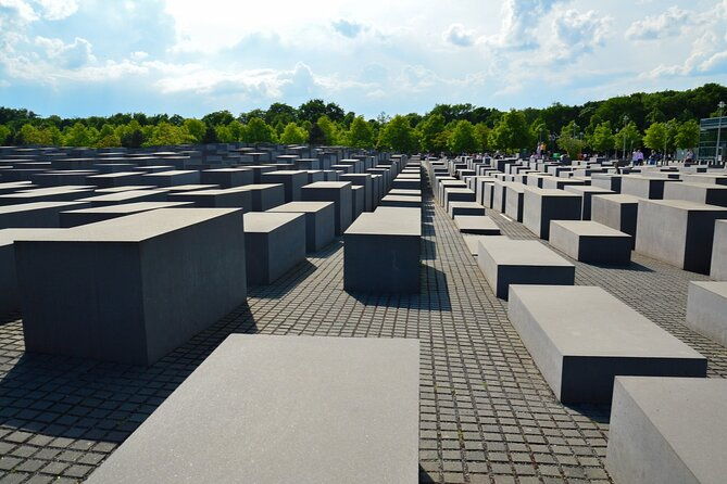 between-love-and-war-quest-experience-in-berlin