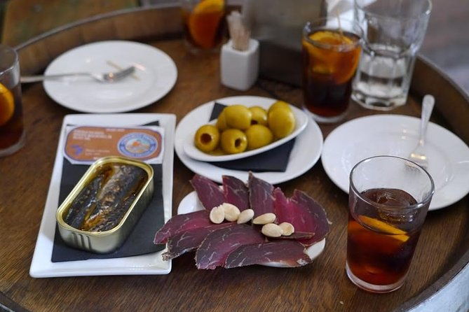born-to-eat-gourmet-tapas-wine-small-group-tour-in-old-barcelona