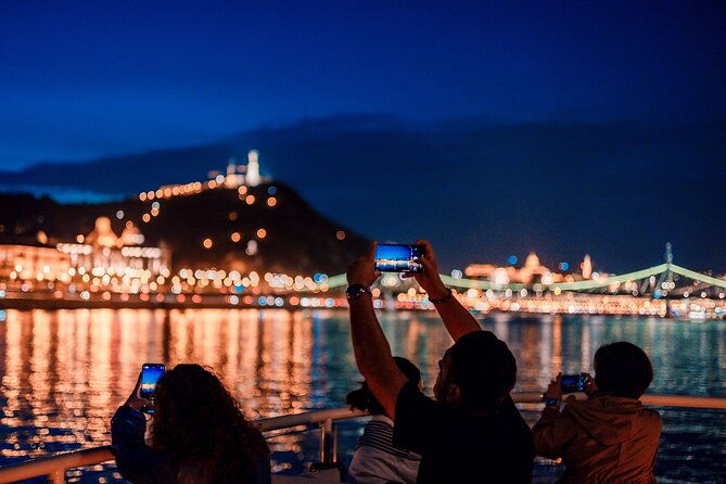 budapest-premium-river-cruises-with-welcome-tokaj-frizzante