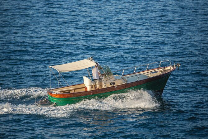 capri-private-boat-tour-from-sorrento-gozzo-25ft-fratelli-aprea