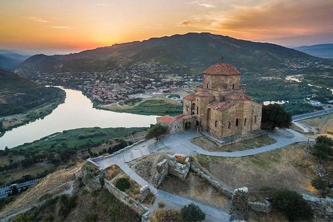 %ef%b8%8fprivate-full-day-tour-to-mtskheta-and-kazbegistepantsminda-from-tbilisi