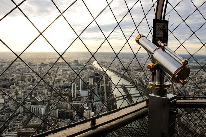 eiffel-tower-access-to-2nd-floor-and-summit-by-lift
