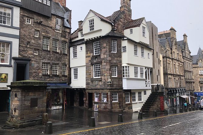 essential-walking-tour-of-edinburghs-old-town