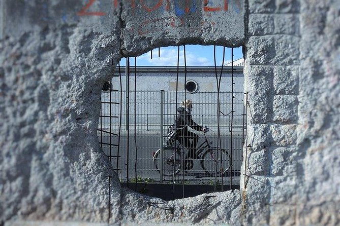 explore-the-berlin-wall-cold-war-berlin-and-behind-the-berlin-wall