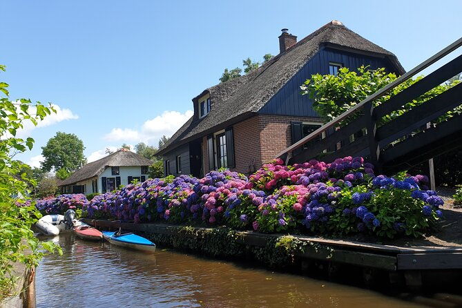 giethoorn-and-zaanse-schans-small-group-day-tour-with-small-boat