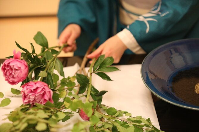 group-charter-japanese-traditional-flower-arrangement-in-tokyo