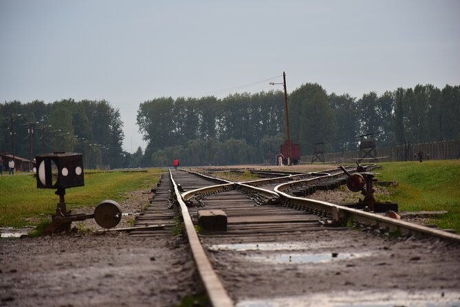 guided-tour-krakow-to-auschwitz-birkenau-with-pickup-options