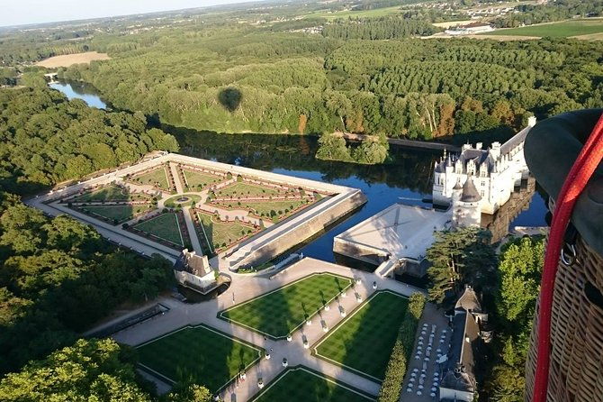 hot-air-balloon-ride-over-the-loire-valley-from-amboise-or-chenonceau