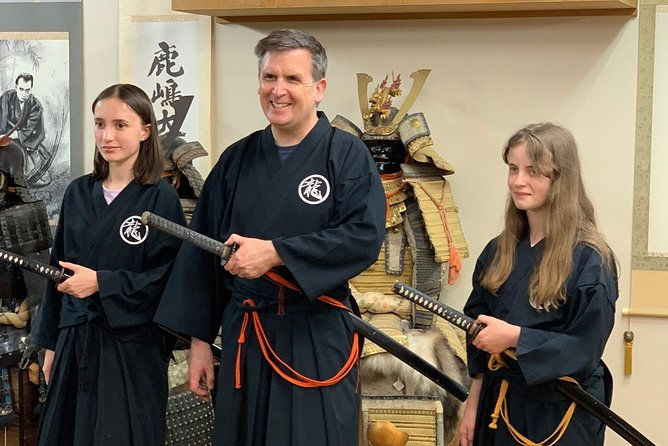 iaido-samurai-experience-with-real-sward-and-armer