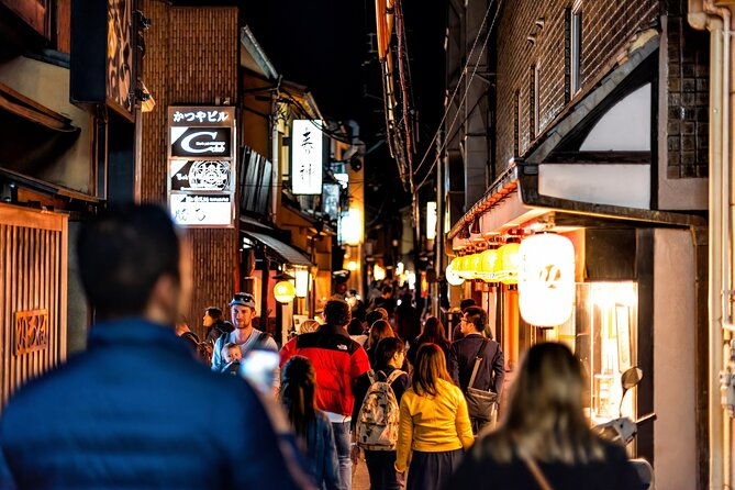 kyoto-gion-night-walk-small-group-guided-tour