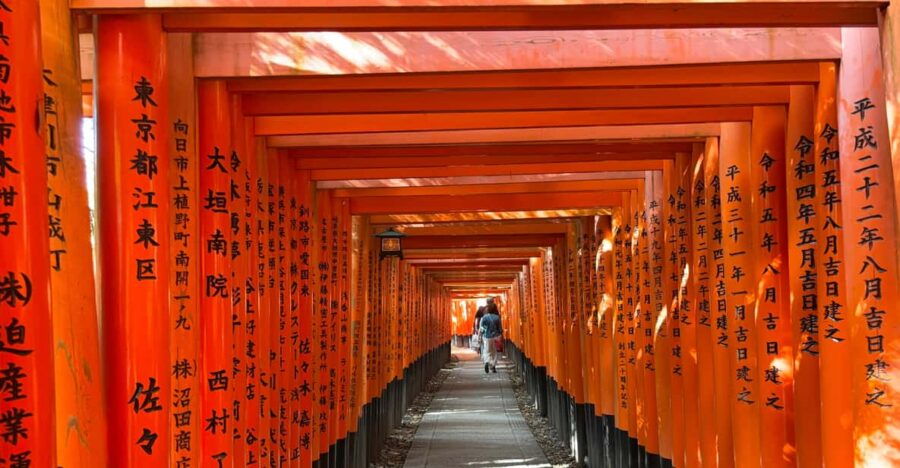 kyoto-inari-shrine-hiking-tour-with-local-guide