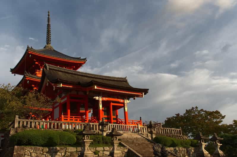 kyoto-kiyomizudera-higashiyama-and-yasaka-discovery-tour