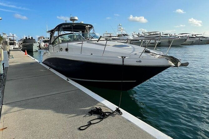 Miami: 2 Hour Private Yacht Cruise With Champagne
