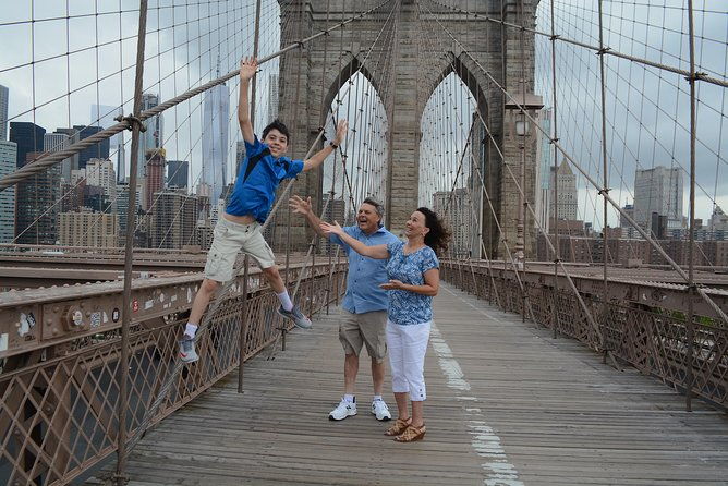 NYC Professional Photoshoot and Walking Tour With Private Guide