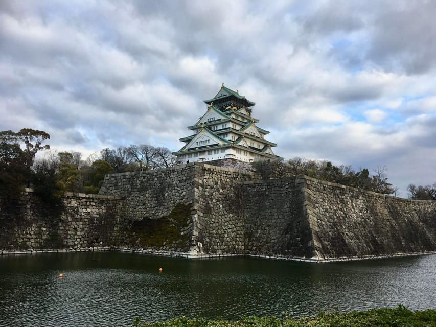 osaka-half-day-private-guided-tour-of-the-castle