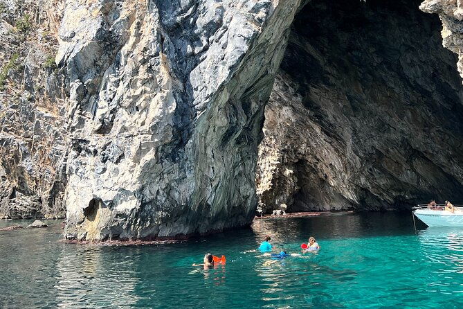 pelion-boat-trip-to-poseidons-caves