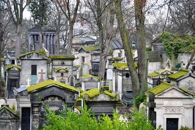 pere-lachaise-cemetery-walking-tour-in-paris