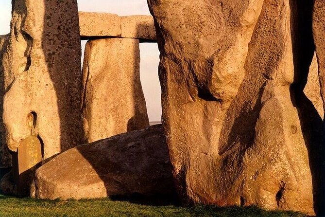 private-archaeologist-led-stonehenge-salisbury-and-avebury-tour