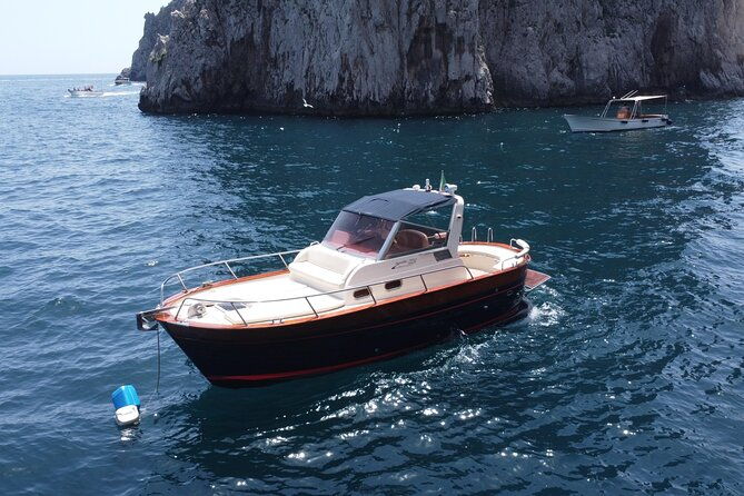 private-boat-tour-to-discover-capri