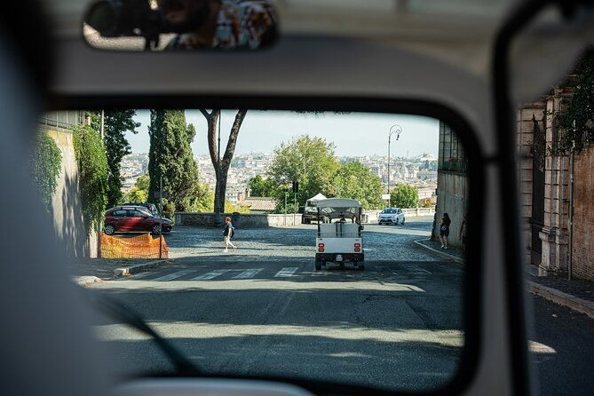 private-electric-tuktuk-tour-of-rome-with-prosecco-and-pickup