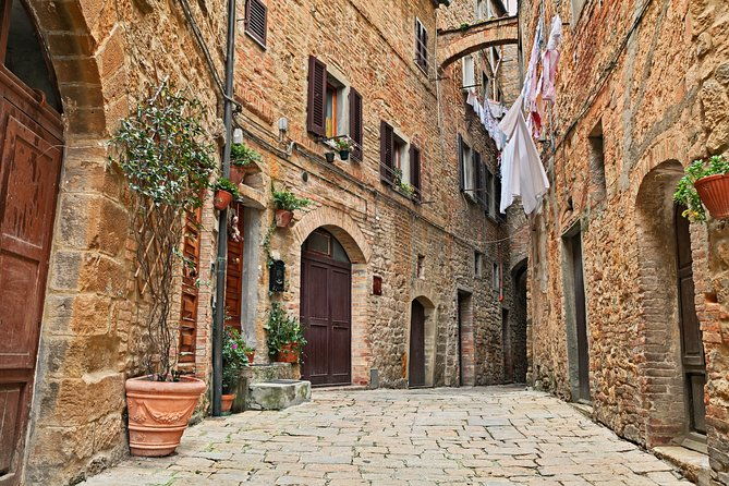 private-full-day-tour-of-san-gimignano-and-volterra