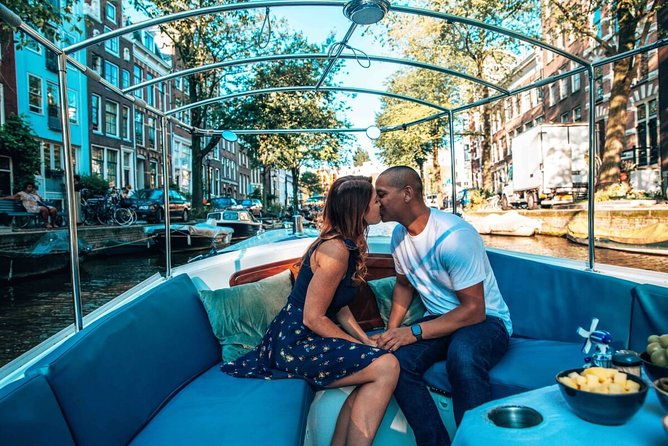 private-romantic-canal-cruise-amsterdam-with-bubbly-and-snacks