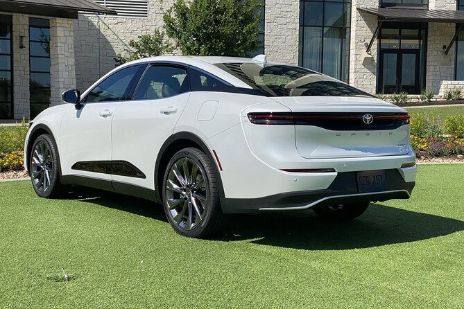 private-transfer-from-haneda-airport-hnd-to-tokyo-city-by-sedan