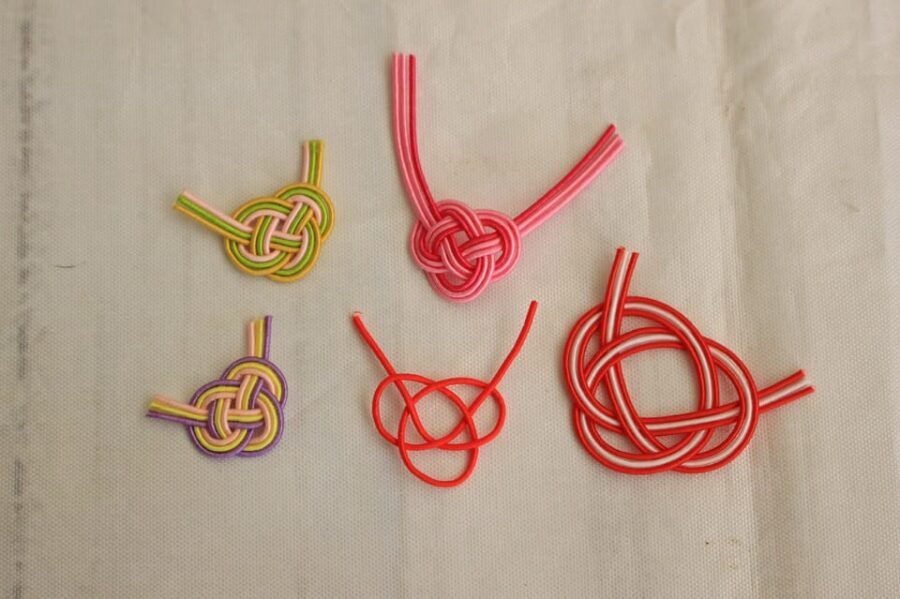 romantic-mizuhiki-knot-and-omikuji-washi-charm-workshop-ueno
