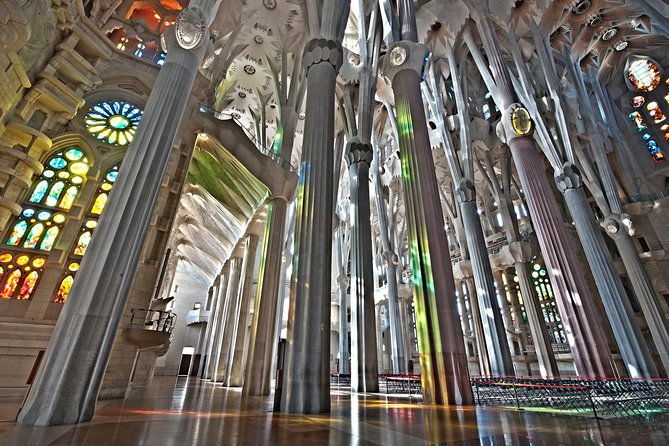 sagrada-familia-and-old-town-private-tour-with-hotel-pick-up