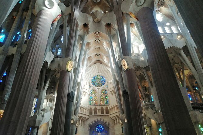 sagrada-familia-guided-group-tour-with-options